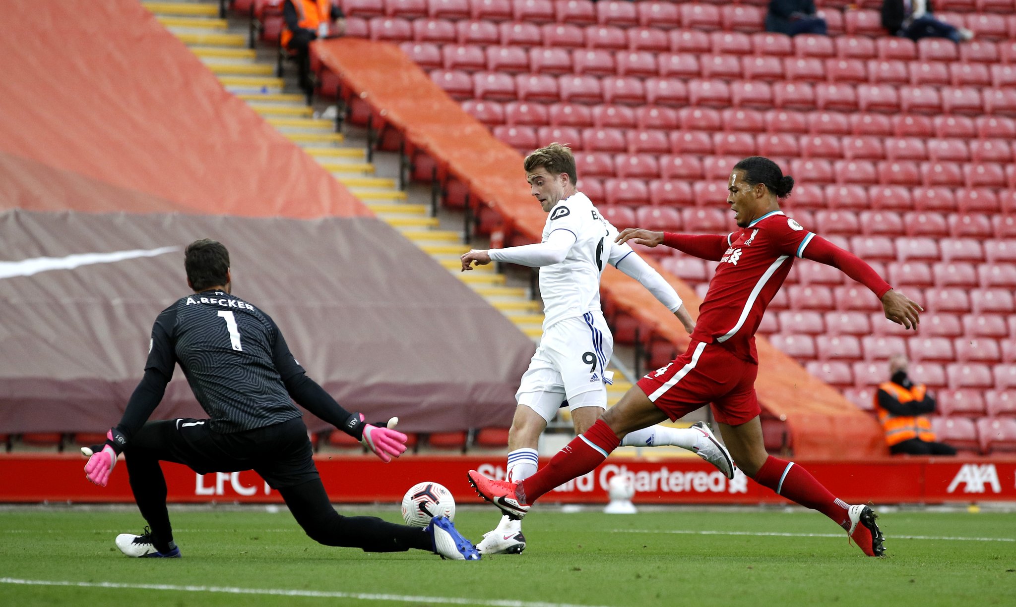 [流言板]阿隆索不喜欢处理球队内部政治问题，但皇马／曼城显然难实现18亮28回复.